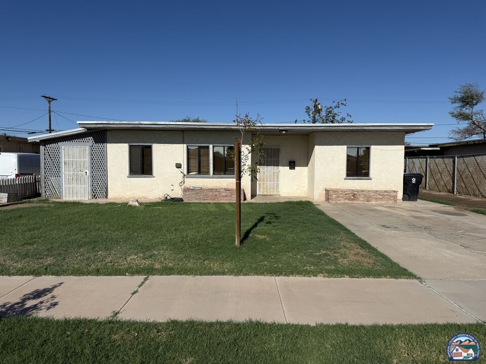 Property Photo:  505 N F St  CA 92251 
