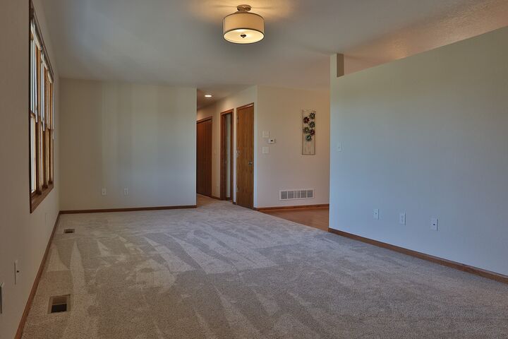 Property Photo: 1710 Neil Drive IA 50219