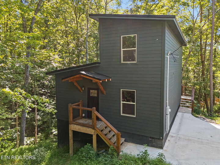 Property Photo: 733 Country Oaks Lane TN 37766