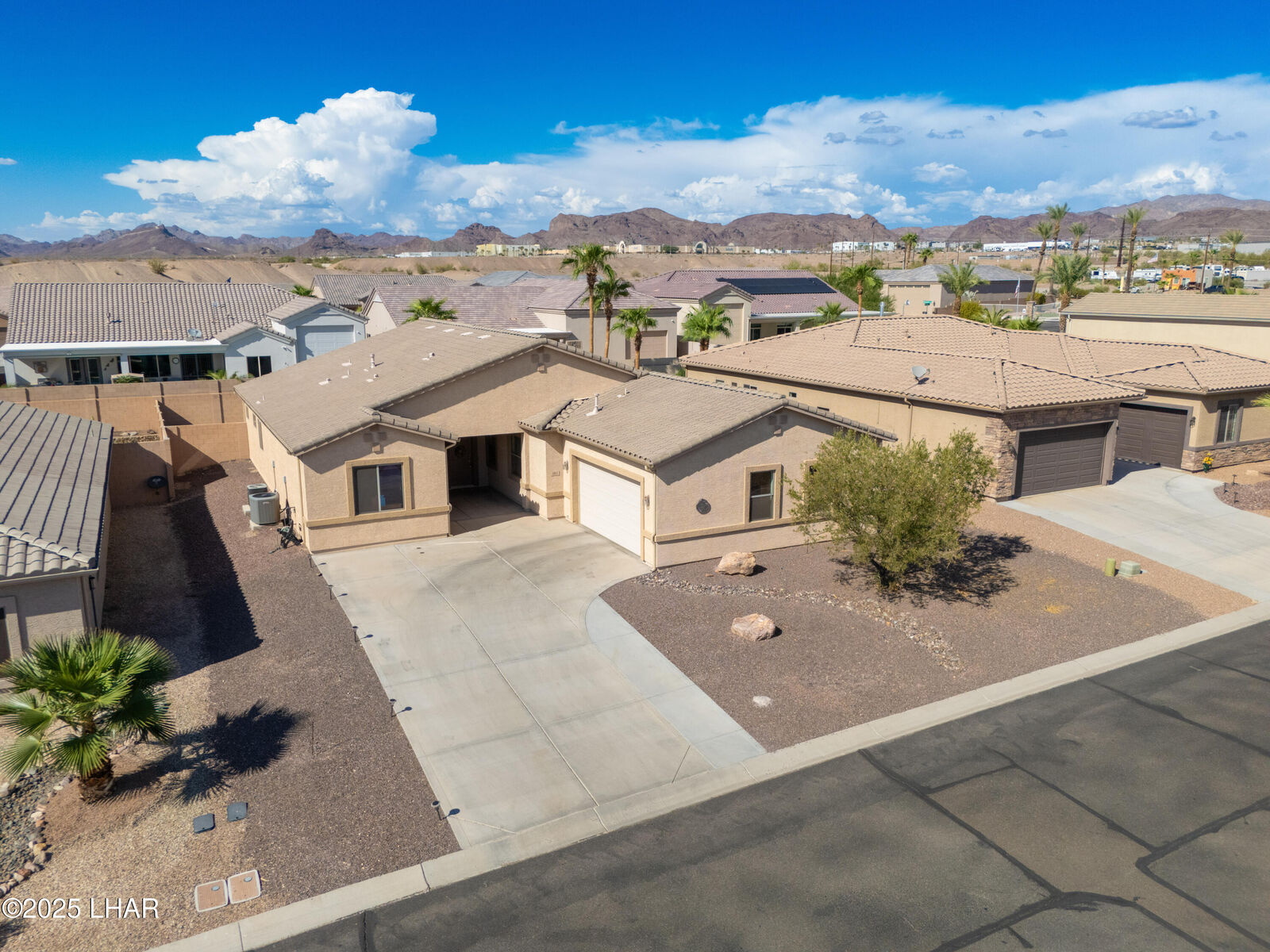 Property Photo: 1915 Savannah Dr AZ 86404
