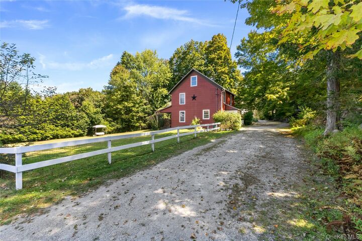 Property Photo:  168 Gleneida Ridge Road  NY 10512 