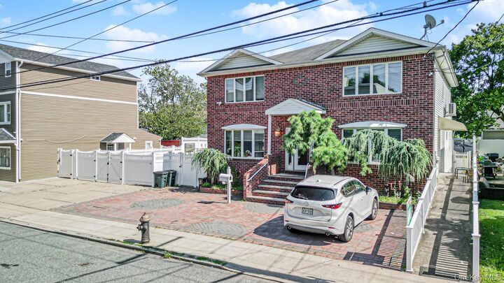 Property Photo:  124 Virginia Avenue  NY 10305 