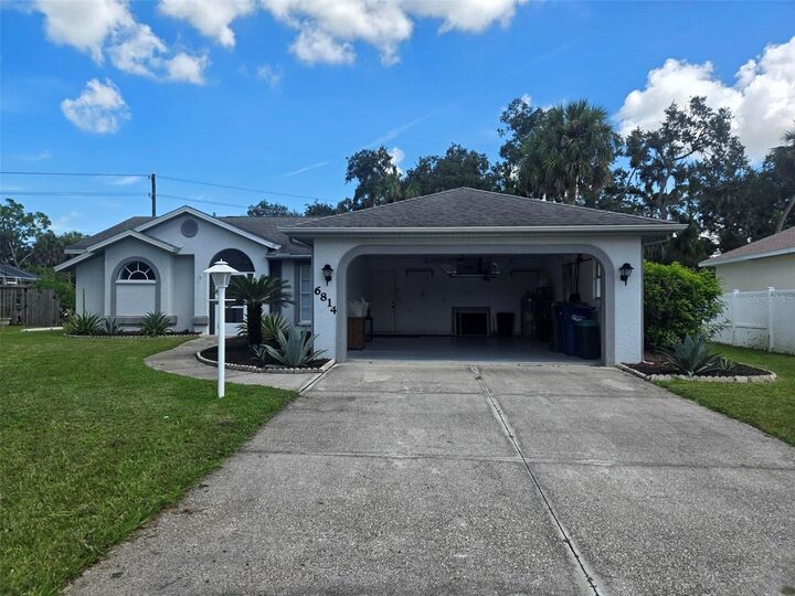 Property Photo: 6814 67th Street Circle E FL 34221