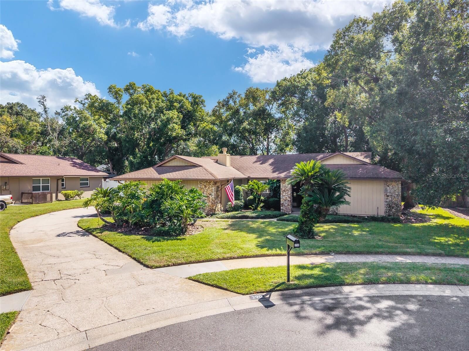 Property Photo:  290 Queensberry Court  FL 32779 