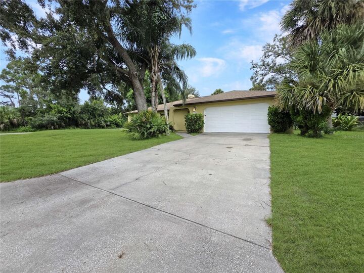 Property Photo: 1205 Yorkshire Street FL 33952
