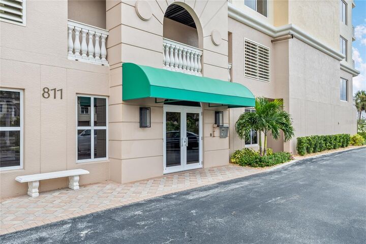 Property Photo: 811 The Esplanade N 302 FL 34285
