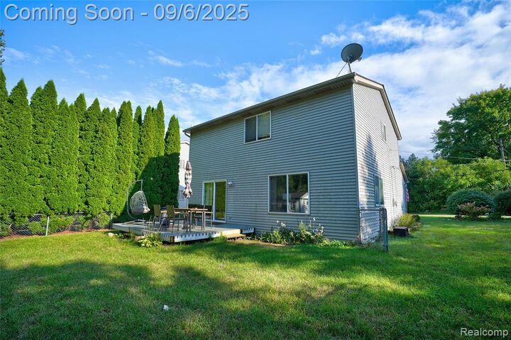 Property Photo:  2948 Newberry Road  MI 48329 2352 