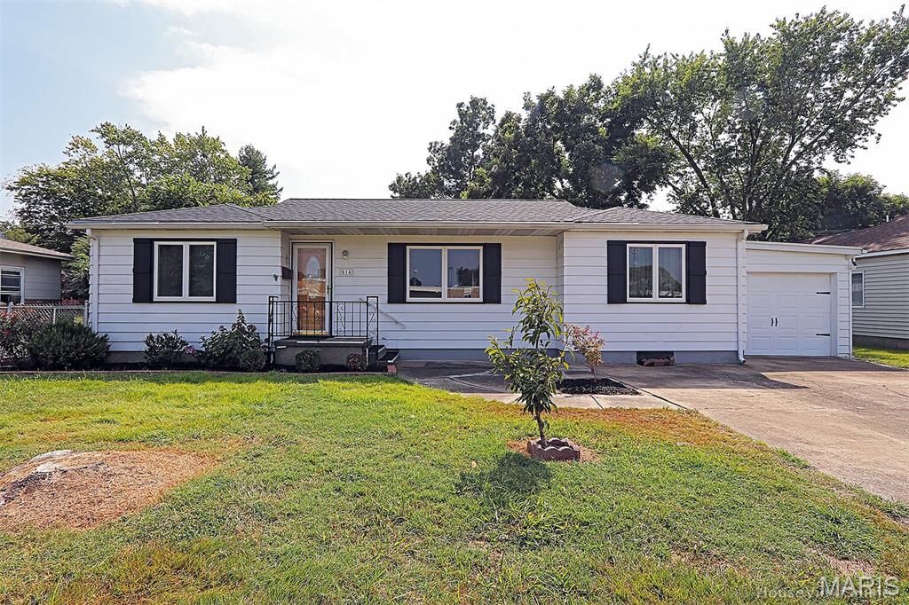 Property Photo: 514 W Yoakum Avenue MO 63740
