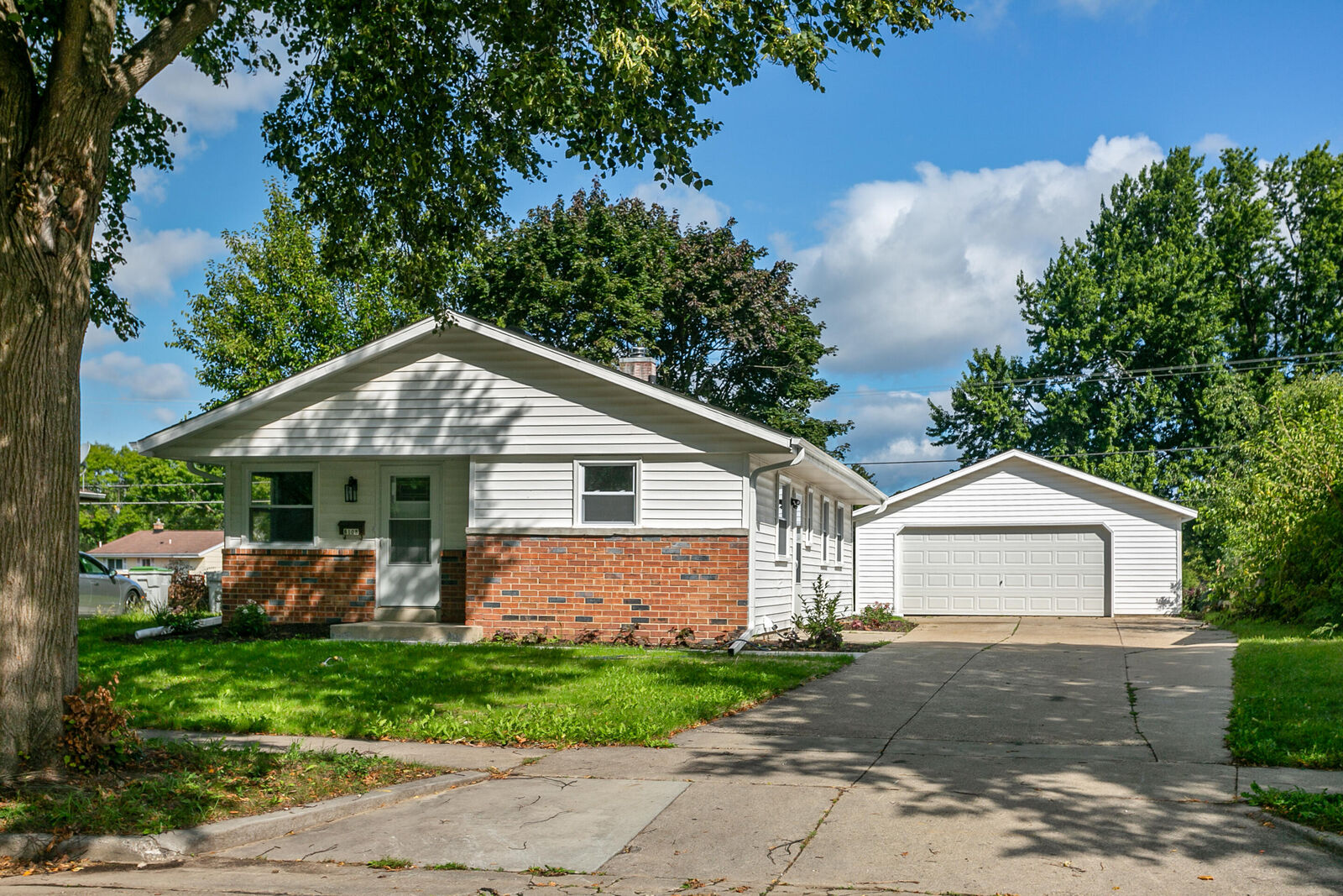 Property Photo: 8108 W Beechwood Ave WI 53223