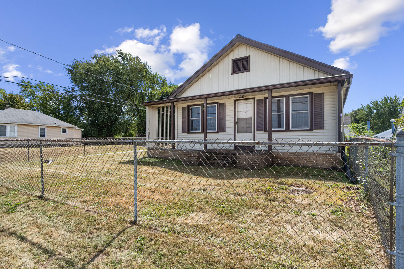 Property Photo: 1033 E South Street MI 49203