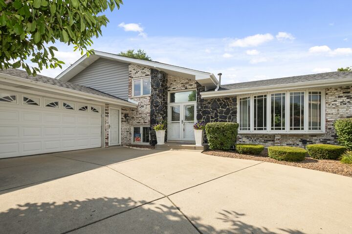 Property Photo:  8944 Fernwood Court  IL 60462 