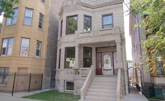 Property Photo: 1652 N Richmond Street 2 IL 60647