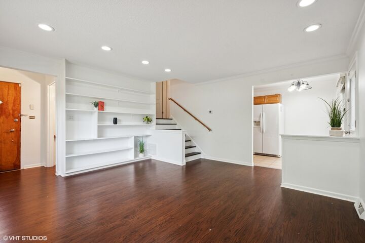 Property Photo: 2208 Foster Street IL 60201