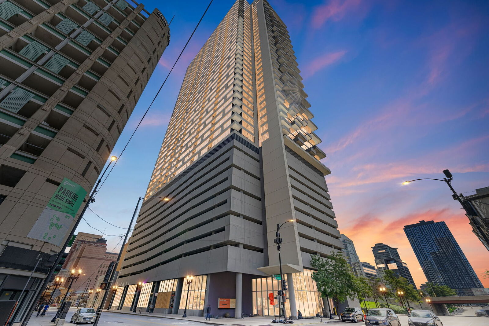 Property Photo: 235 W Van Buren Street 4004 IL 60607