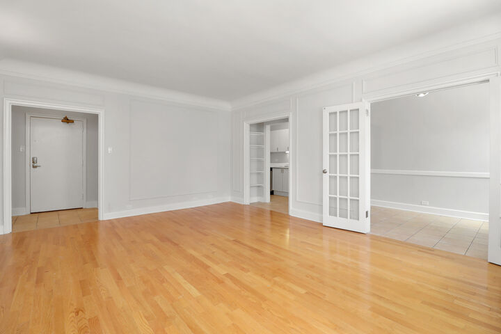 Property Photo: 10 W Elm Street 606 IL 60610