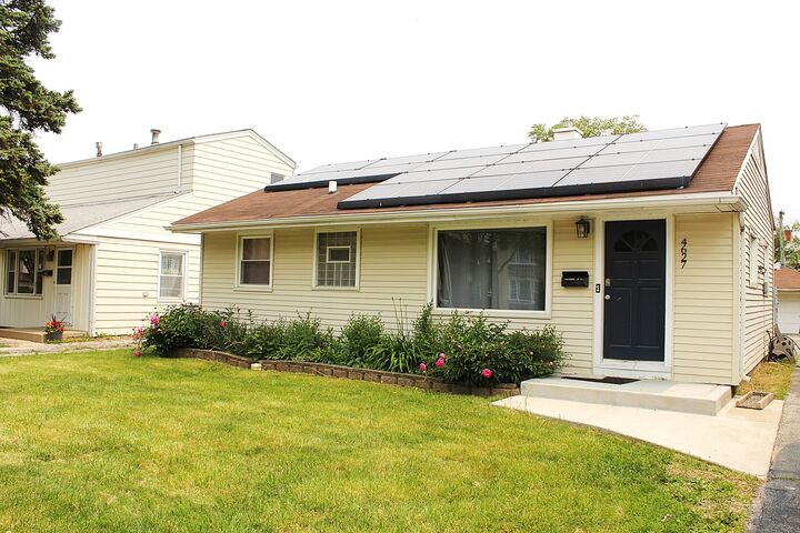Property Photo: 4627 Custer Avenue IL 60534