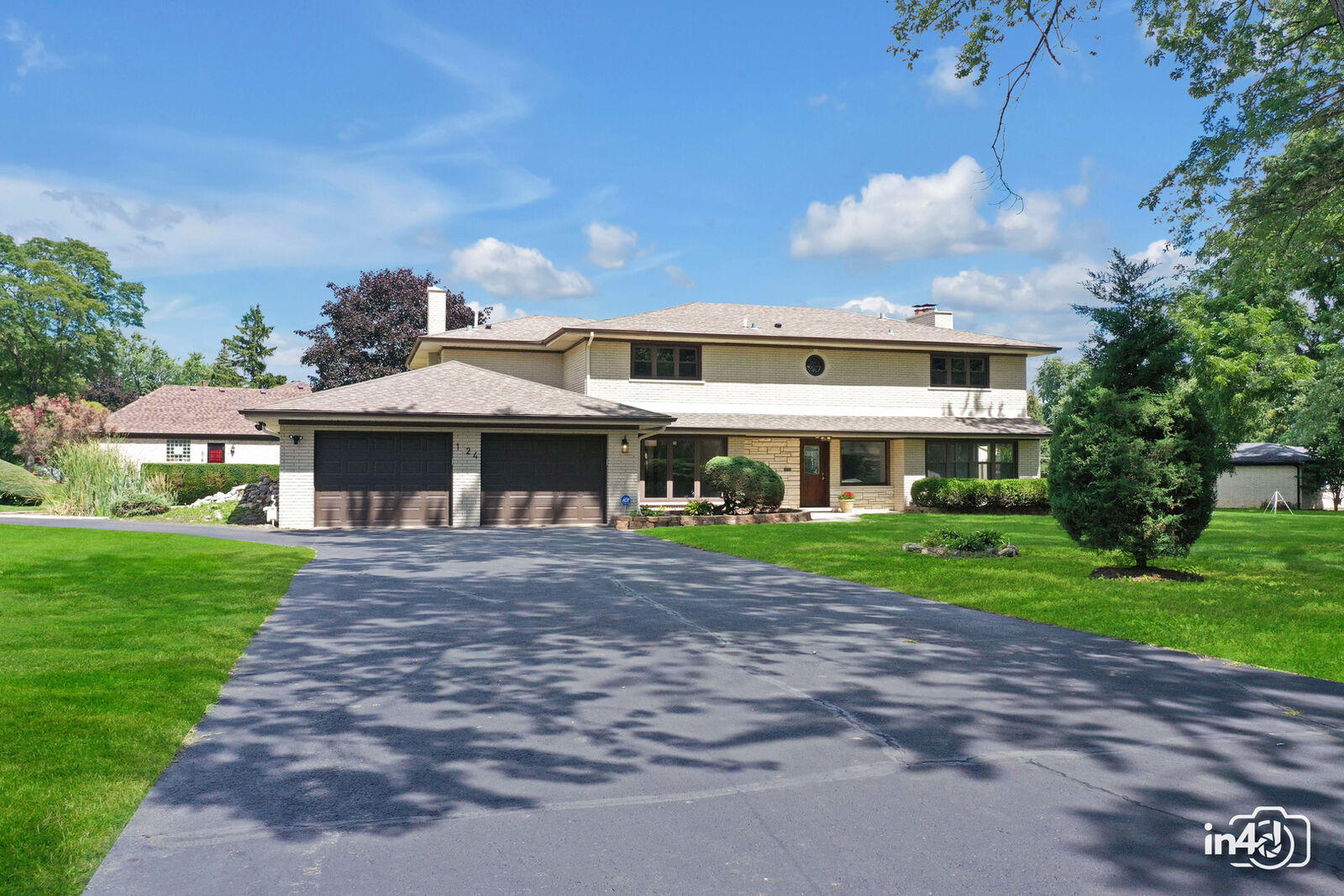 Property Photo: 124 E Monterey Avenue IL 60193