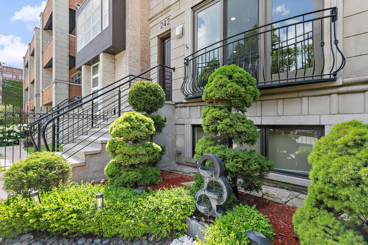 Property Photo: 2425 W Erie Street IL 60612