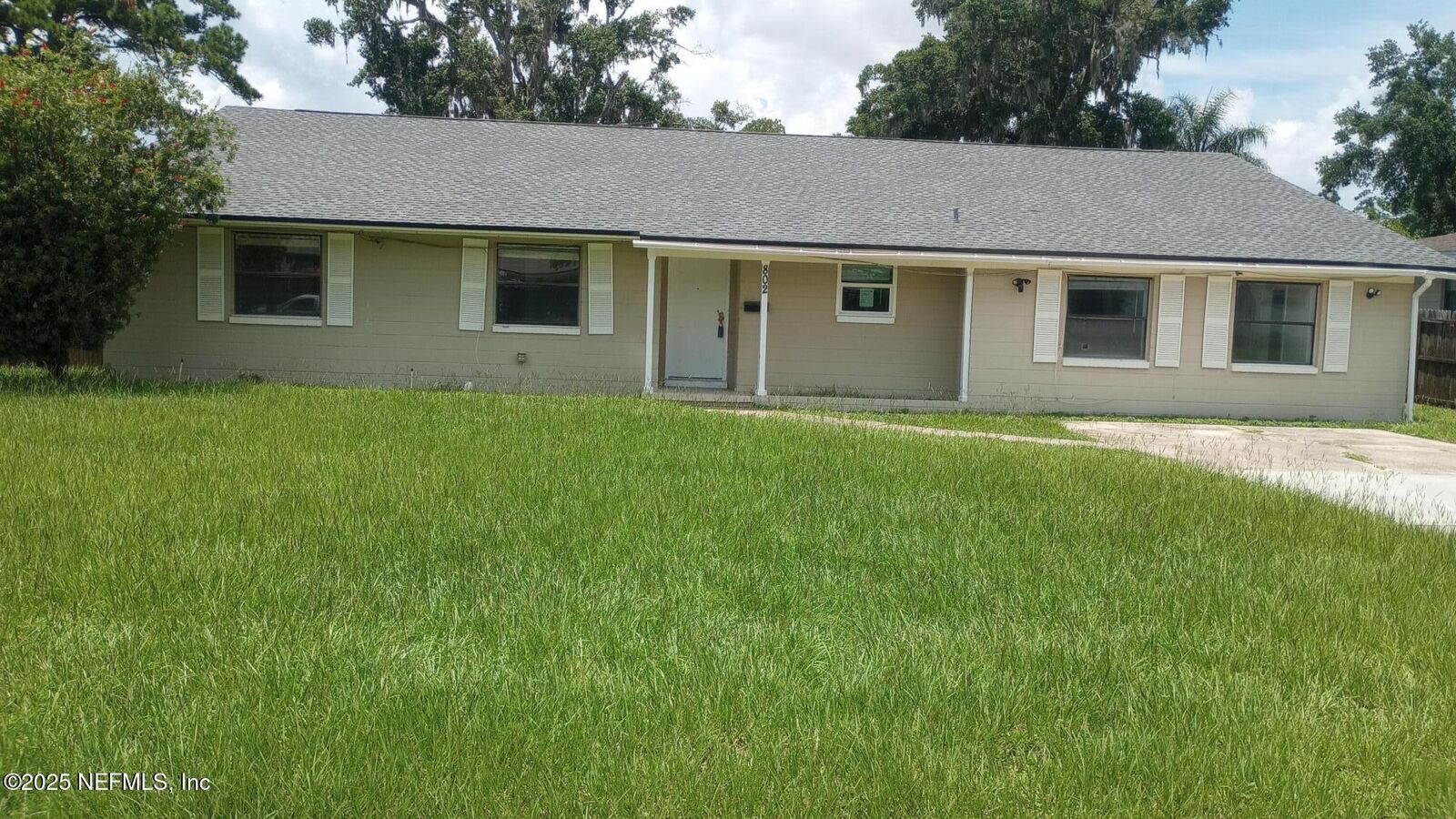Property Photo: 802 Antigua Road FL 32216