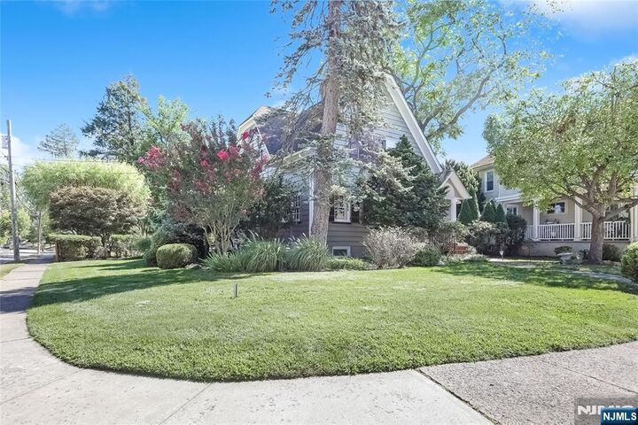 Property Photo:  11 Park Place  NJ 07675 