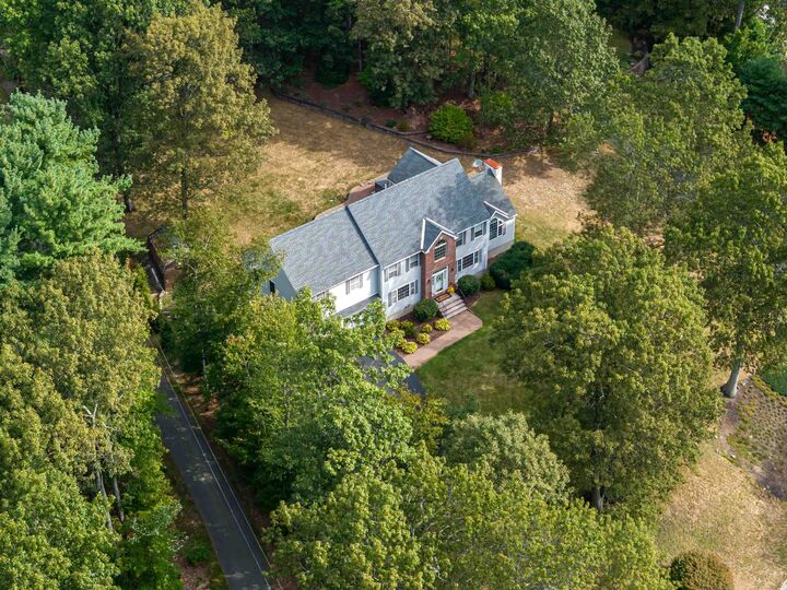 Property Photo: 4 Paradise Lane NH 03051