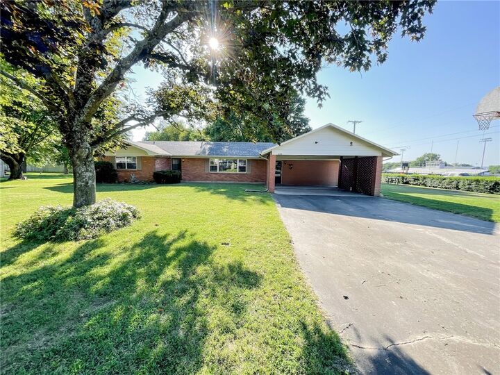 Property Photo:  608 Catlett Street  AR 72753 