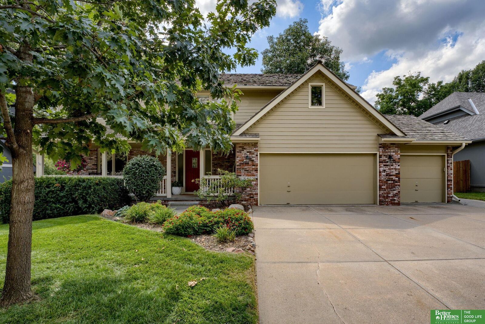 Property Photo: 14475 Sherwood Avenue NE 68116