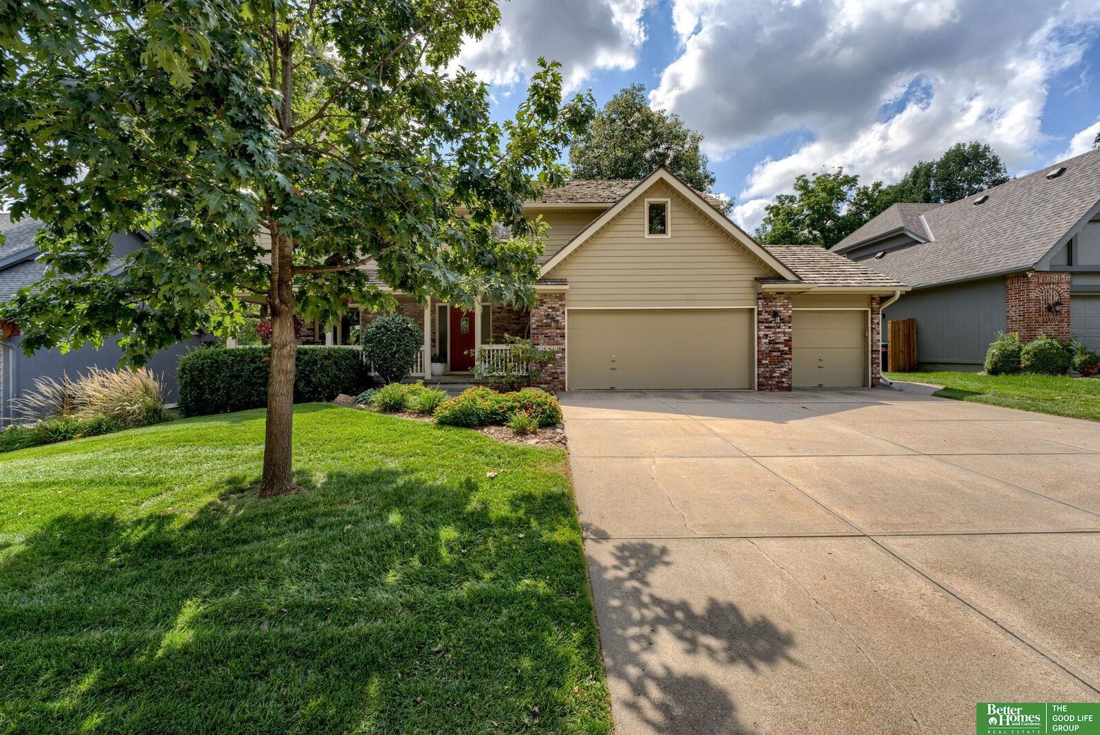 Property Photo: 14475 Sherwood Avenue NE 68116