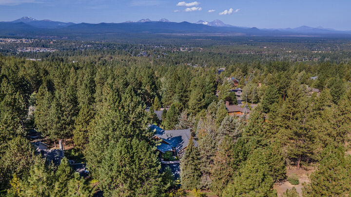 Property Photo:  2521 NW Coe Court  OR 97703 