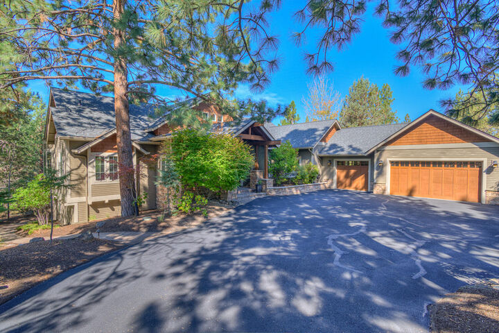 Property Photo: 2521 NW Coe Court OR 97703