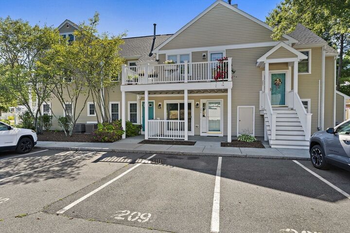 Property Photo:  206 Allerton Commons Ln 206  MA 02184 