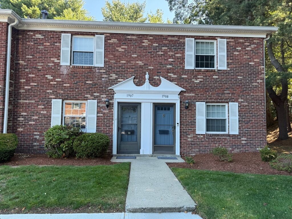 Property Photo:  1907 Windsor Dr 1907  MA 01701 
