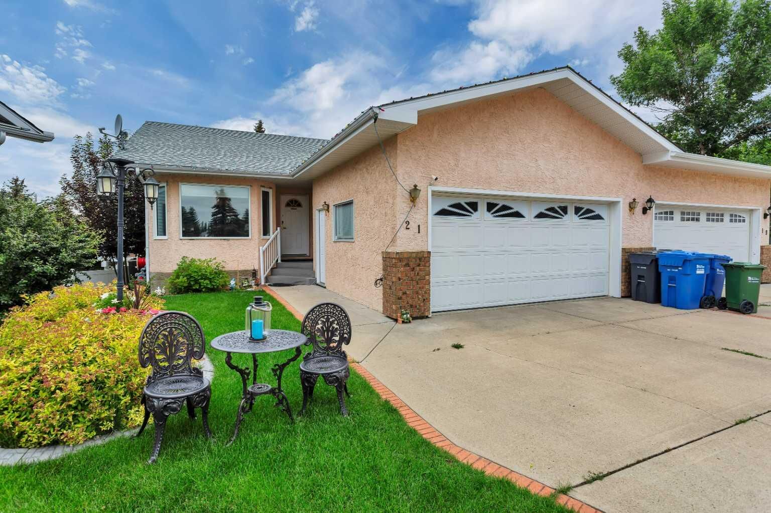 Property Photo: 21 Dunn Close AB T4R 2M6