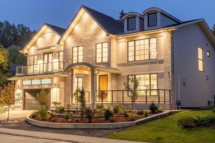 Property Photo:  1220 Varsity Estates Road NW  AB T3B 2W1 