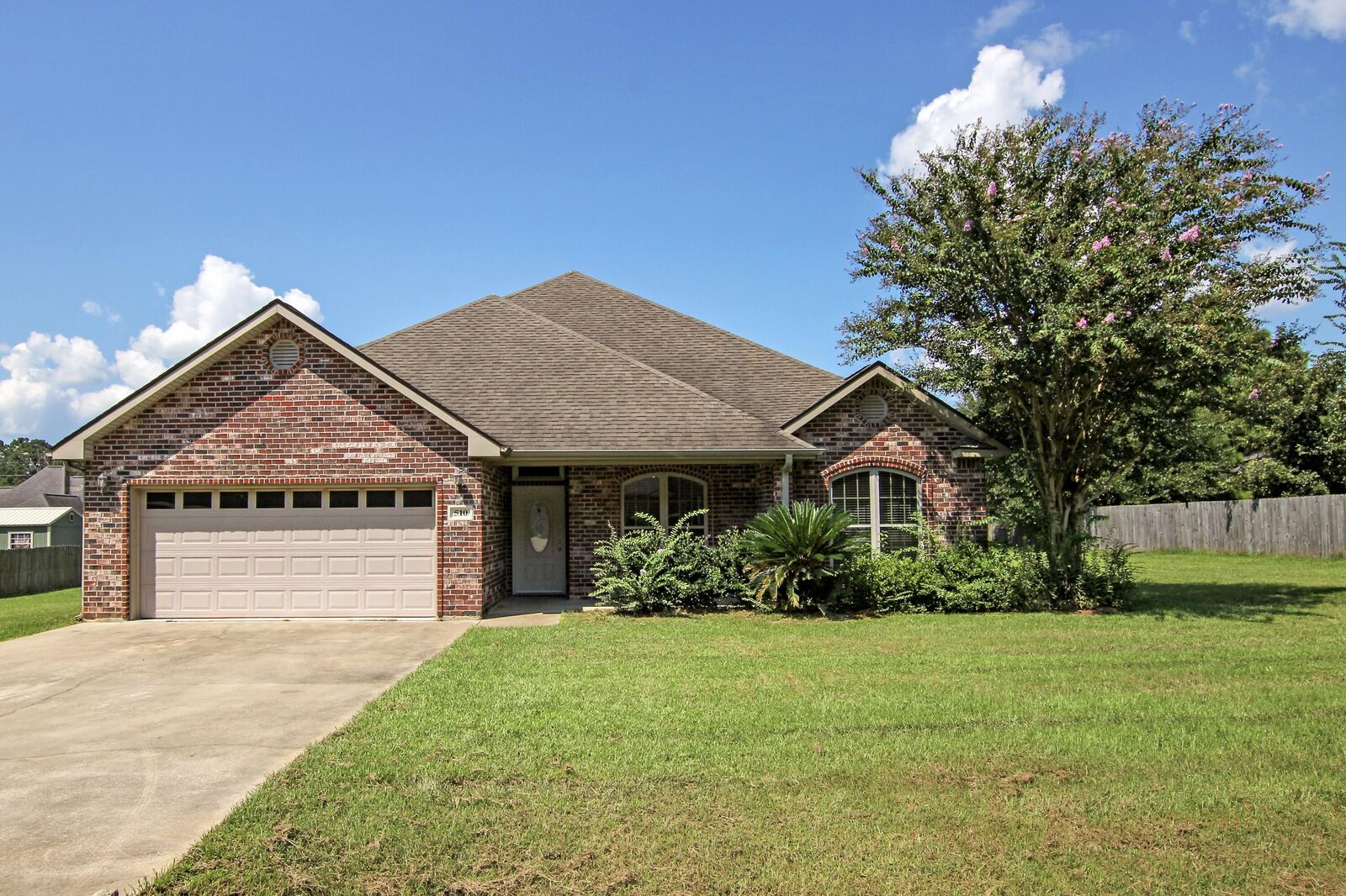 Property Photo: 510 Woodland Pkwy LA 71446