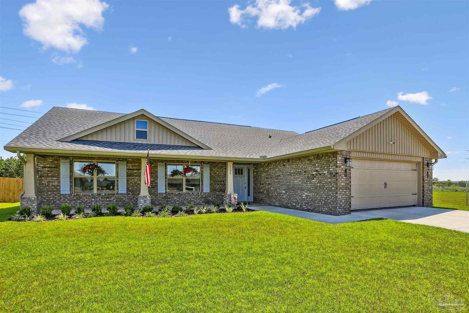 Property Photo: 6234 Pineapple Dr FL 32570