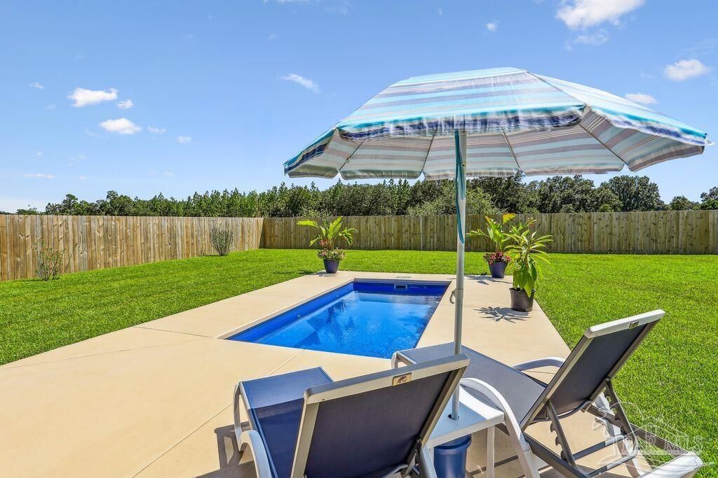 Property Photo:  6234 Pineapple Dr  FL 32570 