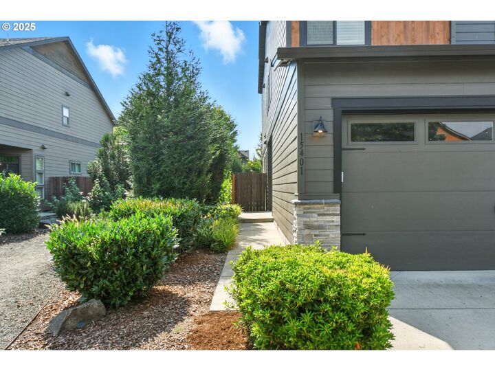 Property Photo:  15401 NE 108th Way  WA 98682 