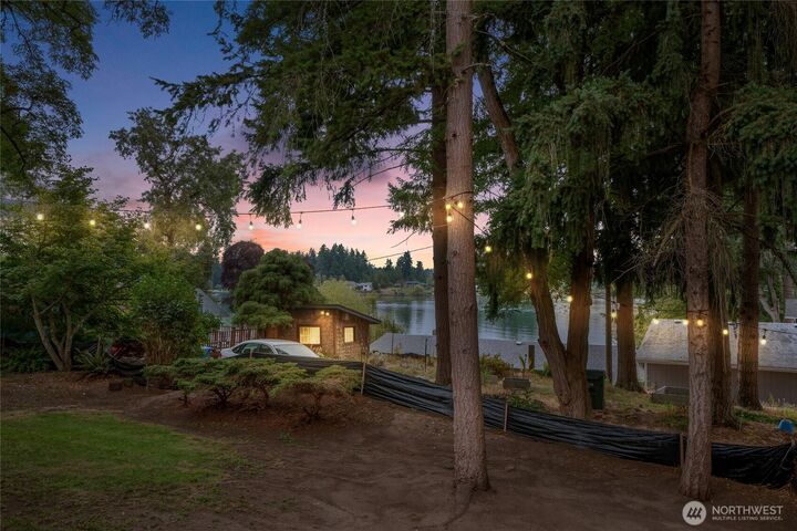 Property Photo:  718  160th Street S  WA 98387 