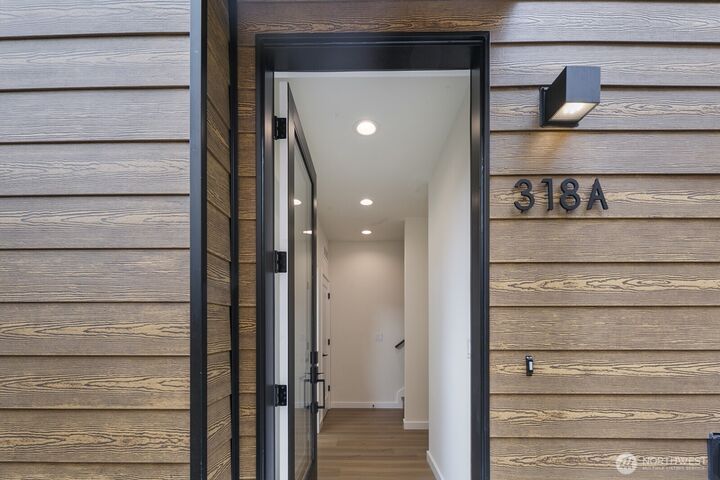 Property Photo: 318 Bellevue Avenue E A WA 98102