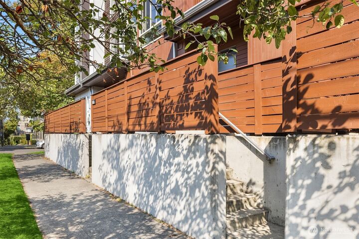 Property Photo:  1704 E Marion Street  WA 98122 