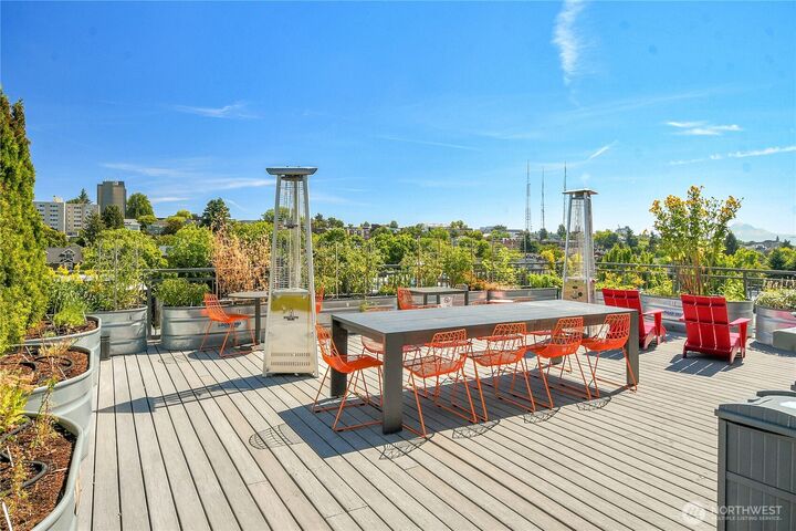 Property Photo:  530  Broadway  E 414  WA 98102 