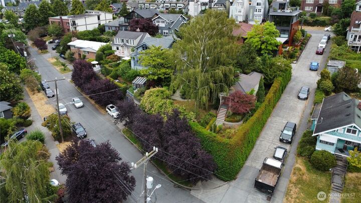 Property Photo:  2500 & 2502  Minor Avenue E  WA 98102 