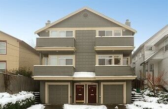 Property Photo:  2817  14th Avenue W Apt A  WA 98119 