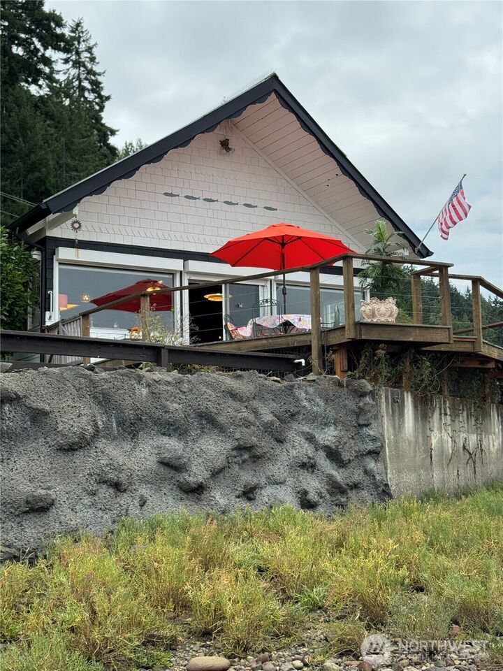 Property Photo: 3991 E State Route 106 WA 98592