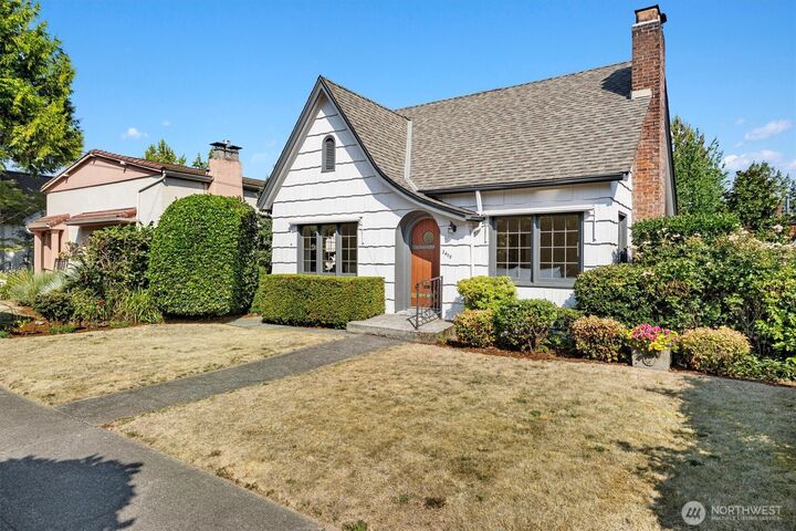 Property Photo: 2408 E Roanoke Street WA 98112