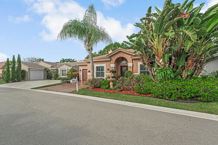 Property Photo: 136 Caribe Court FL 33413