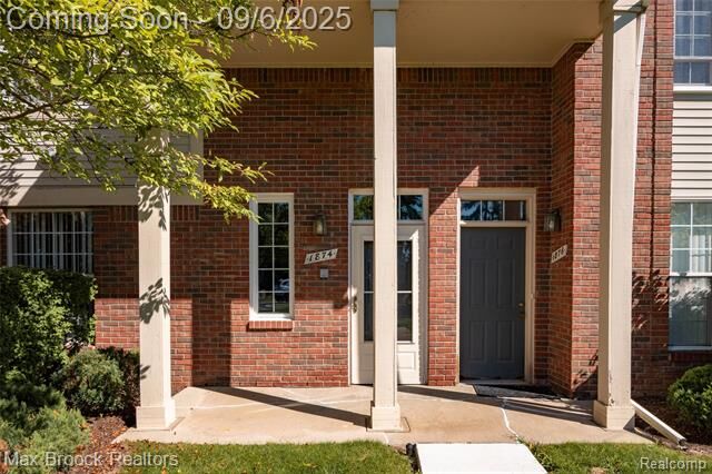Property Photo:  1874 Flagstone Circle  MI 48307