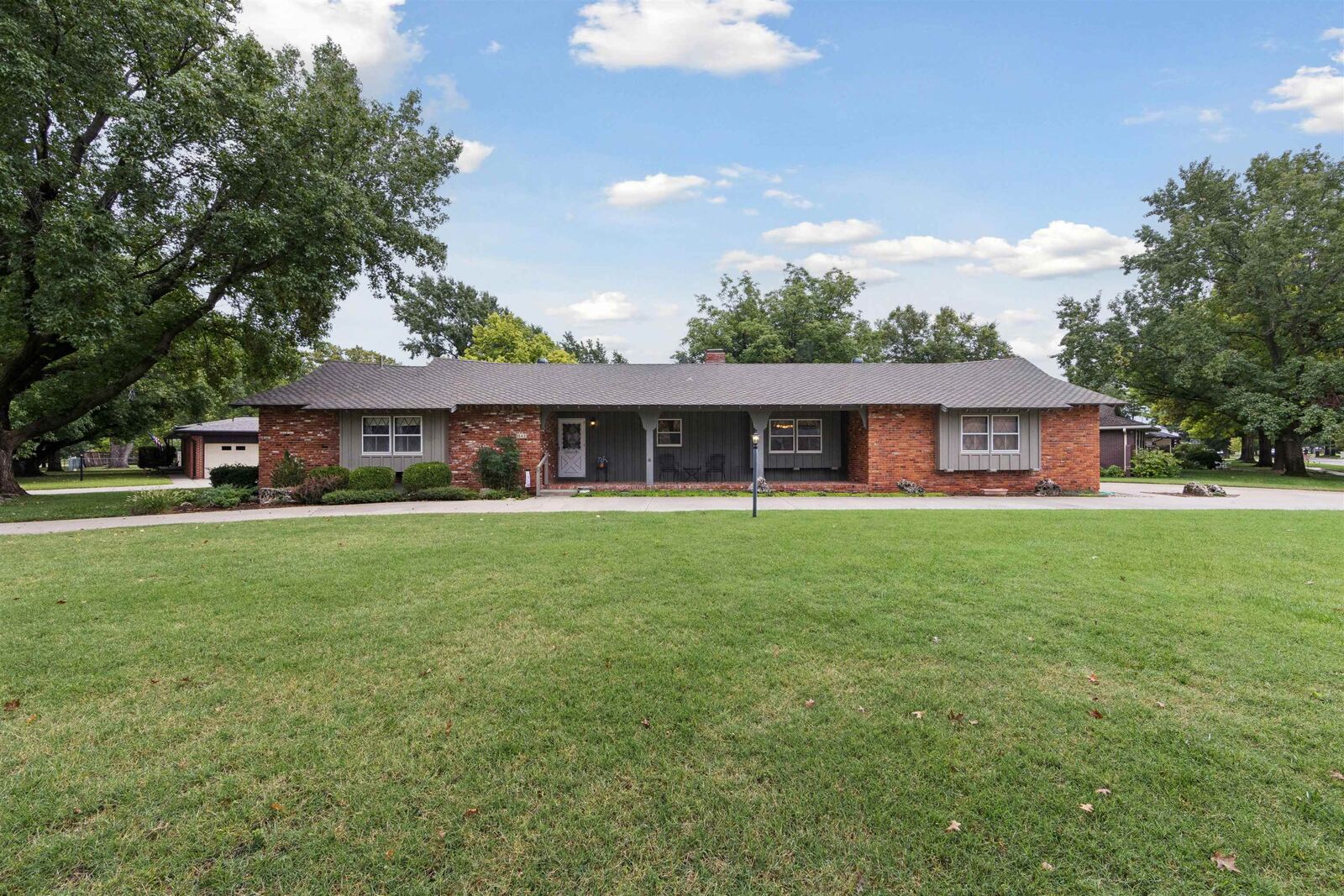 Property Photo: 1662 N West Lynn Ave KS 67212