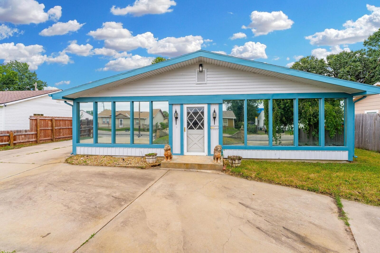 Property Photo:  4592 S Juniper St  KS 67216 